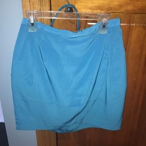 Size 4 blue skirt with pockets !!!